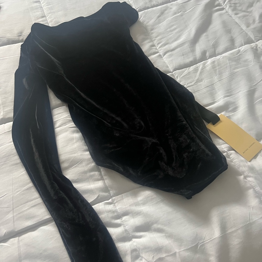 Stylish Black Velvet One-Shoulder Top